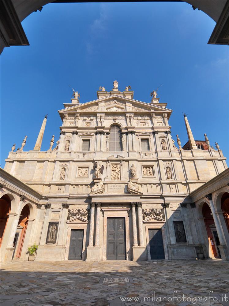 Milano - Facciata della Chiesa di Santa Maria dei Miracoli